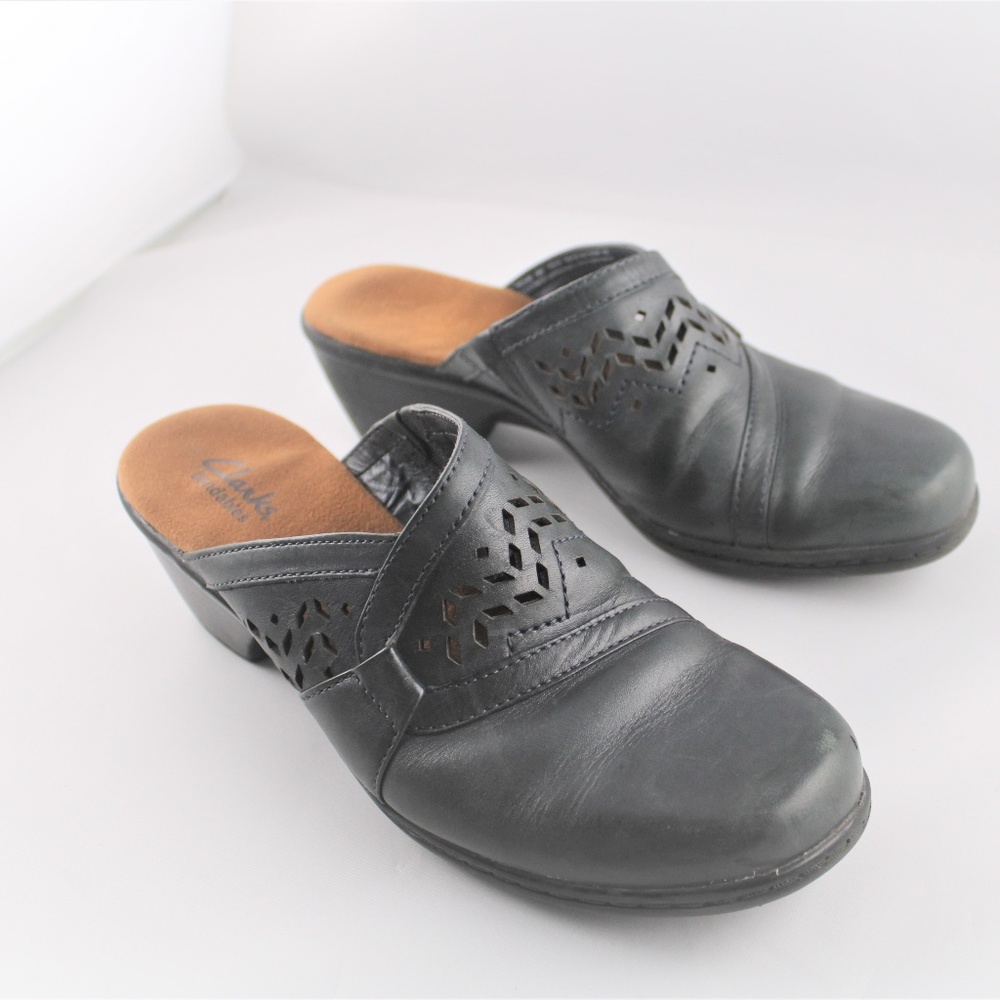 Clarks Bendables Clogs/ Mules Leather Black B65